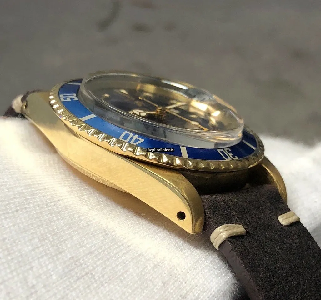 Perfect Replica Rolex Submariner Date 1680 Automatic Movement 40mm Yellow Gold Case Mens/unisex Watch - Image 4