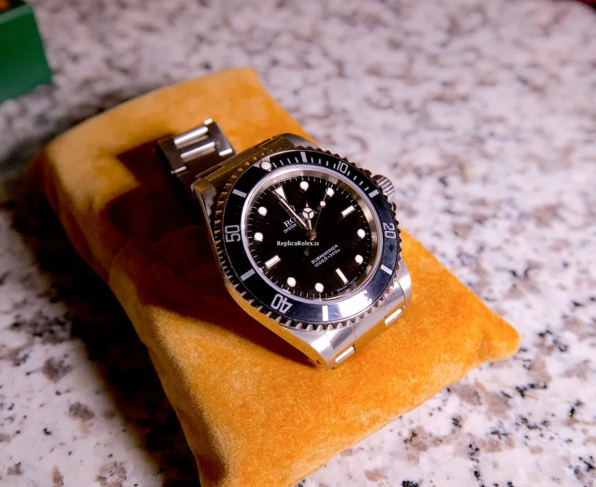 Superb Replica Rolex Submariner (no Date) 14060 Caliber 3000 Automatic Movement 40mm Steel Case Mens/unisex Watch