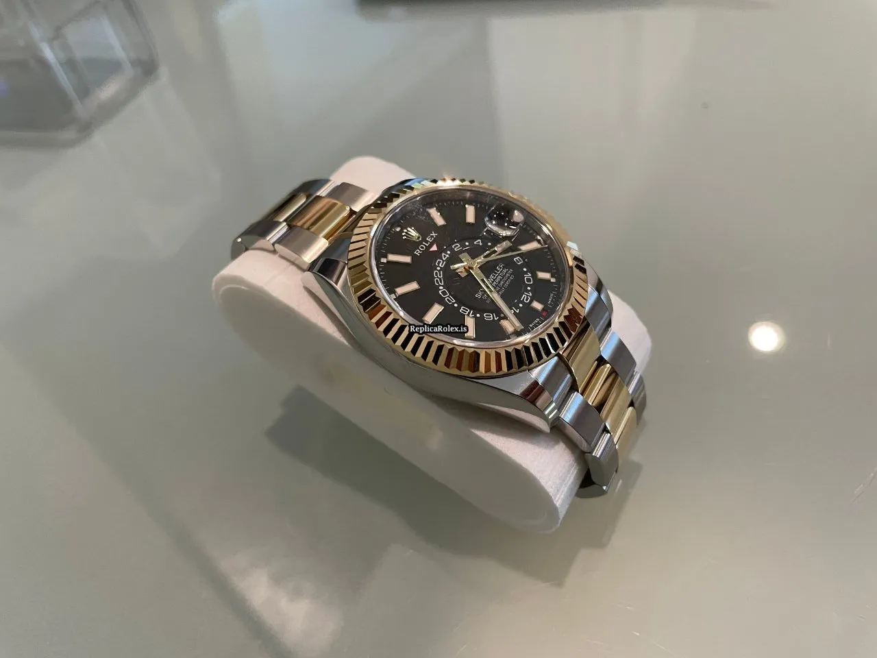 1:1 Replicas Rolex Sky-dweller 326933 Caliber 9001 Automatic Movement 42mm Gold/steel Case Mens/unisex Watch - Image 2