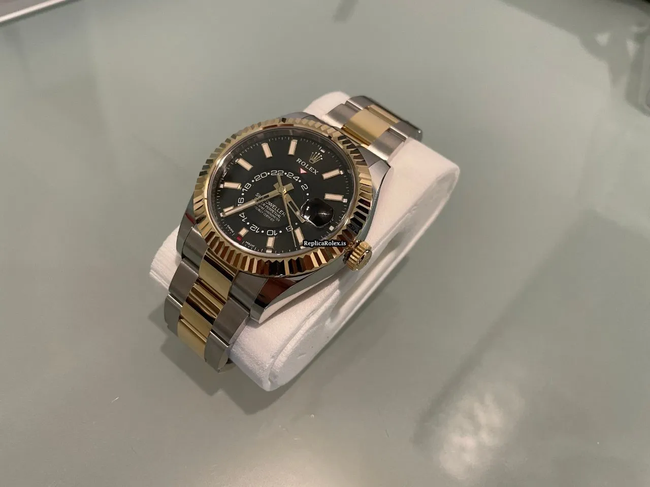 1:1 Replicas Rolex Sky-dweller 326933 Caliber 9001 Automatic Movement 42mm Gold/steel Case Mens/unisex Watch - Image 8