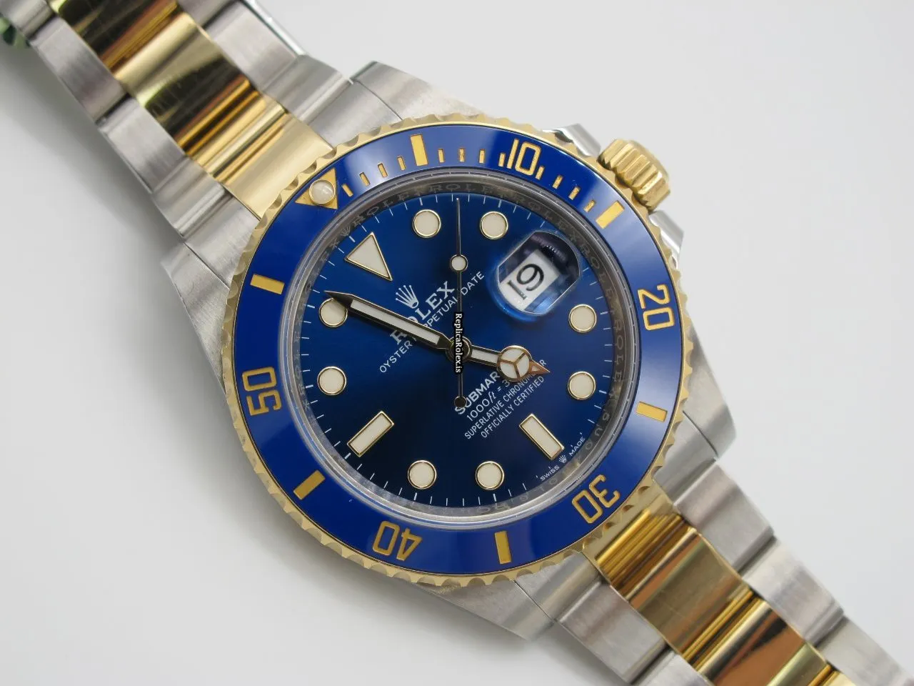 Amazing Replica Rolex Submariner Date 126613lb Caliber 3235 Automatic Movement 41mm Gold/steel Case Mens/unisex Watch - Image 4