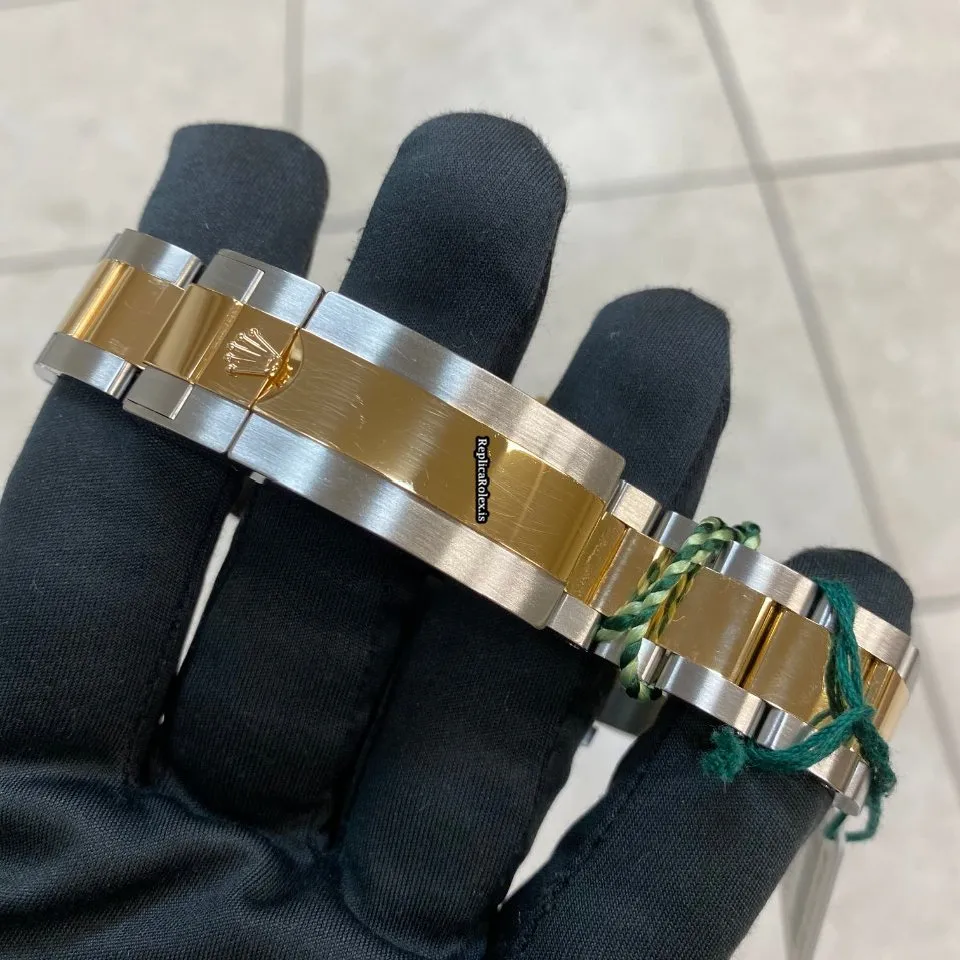 Amazing Replica Rolex Submariner Date 126613lb Caliber 3235 Automatic Movement 41mm Gold/steel Case Mens/unisex Watch - Image 6