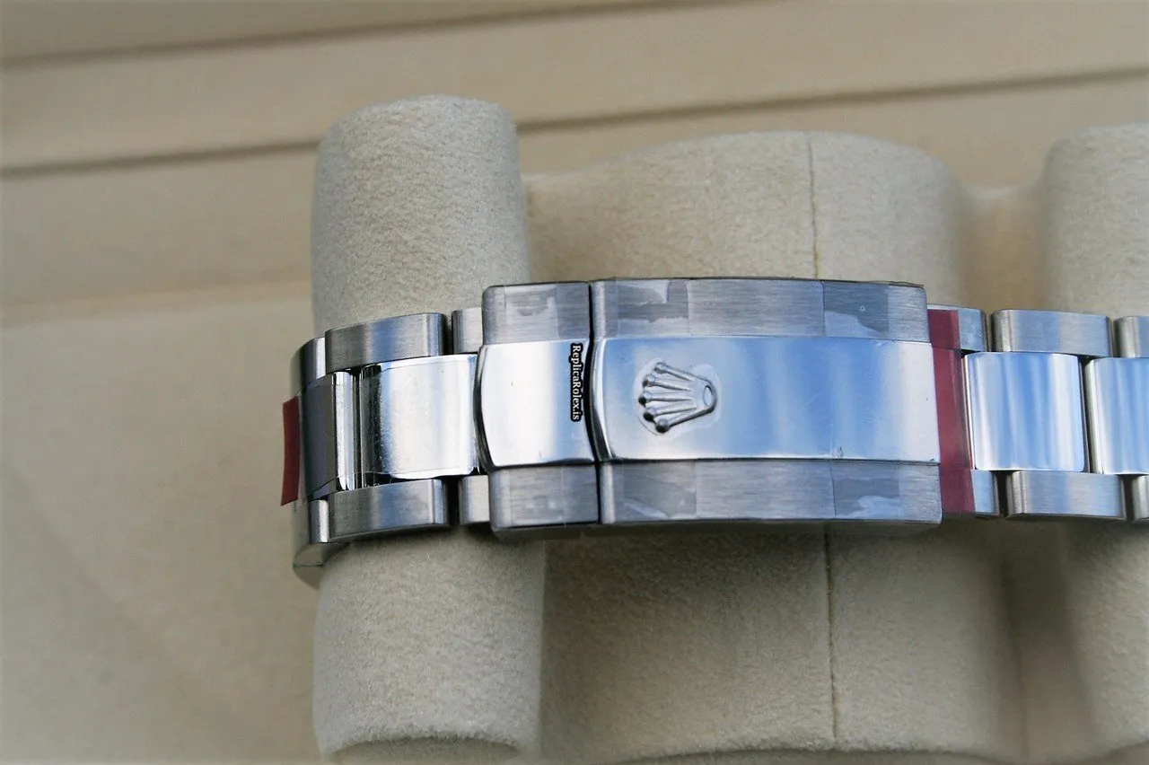 Well Made Replica Rolex Milgauss 116400gv Caliber 3131 Automatic Movement 40mm Steel Case Mens/unisex Watch - Image 6