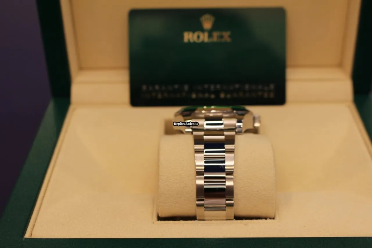 Distinctive Replica Rolex Milgauss 116400gv Caliber 3131 Automatic Movement 40mm Steel Case Mens/unisex Watch - Image 4