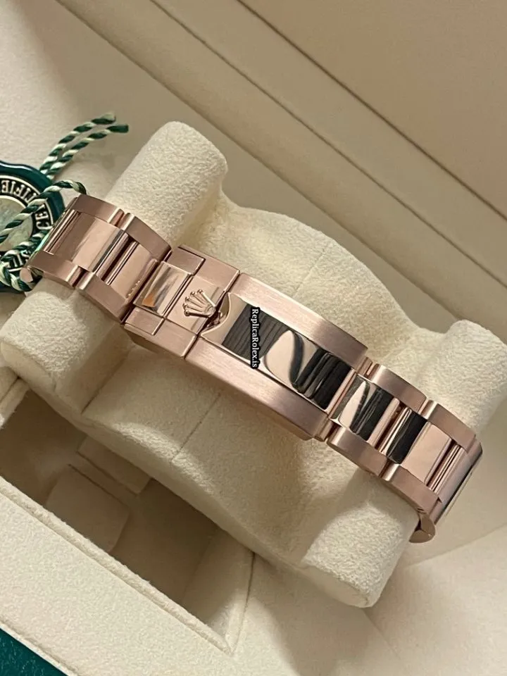 1:1 Replica Rolex Daytona 116505 Caliber 4130 Automatic Movement 40mm Red Gold Case Mens/unisex Watch - Image 2