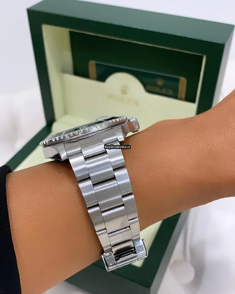 Amazing Fake Rolex Submariner Date 16610lv Caliber 3135 Automatic Movement 40mm Steel Case Mens/unisex Watch - Image 3