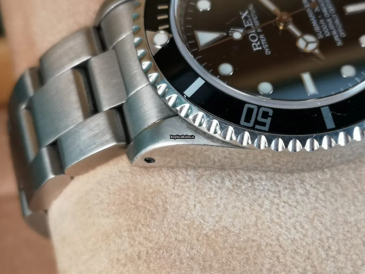 Stylish Fake Rolex Submariner 14060m Caliber 3130 Automatic Movement 40mm Steel Case Mens/unisex Watch - Image 10