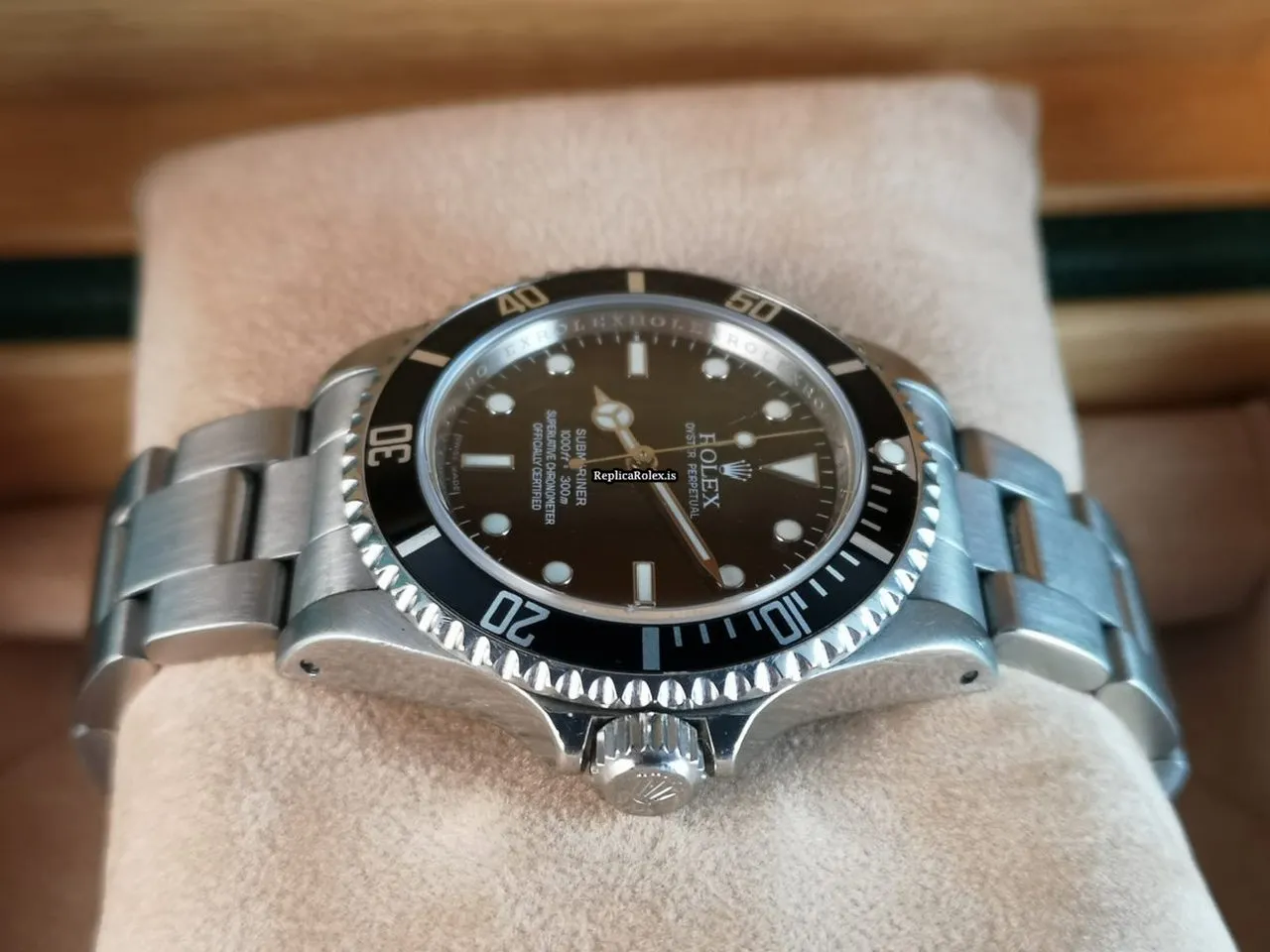 Stylish Fake Rolex Submariner 14060m Caliber 3130 Automatic Movement 40mm Steel Case Mens/unisex Watch - Image 11