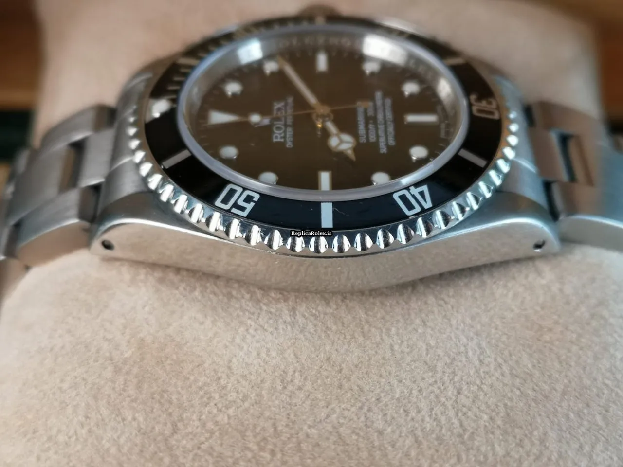 Stylish Fake Rolex Submariner 14060m Caliber 3130 Automatic Movement 40mm Steel Case Mens/unisex Watch - Image 4