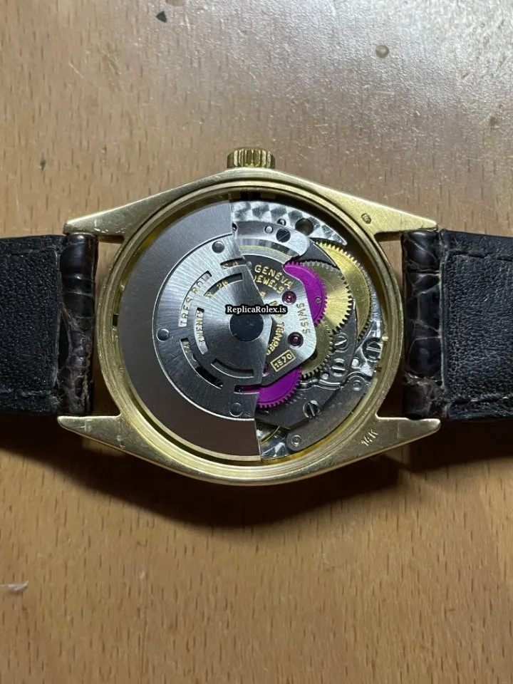 Remarkable Fake Rolex Oyster Perpetual 34 1005 Caliber 1570 Automatic Movement 34x40mm Yellow Gold Case Mens/unisex Watch - Image 2