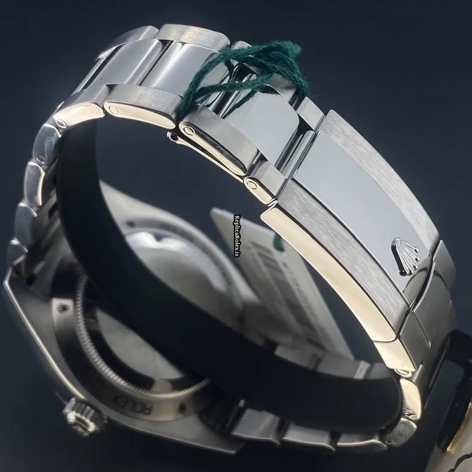 Distinctive Replica Rolex Milgauss 116400gv Caliber 3131 Automatic Movement 40mm Steel Case Mens/unisex Watch - Image 6