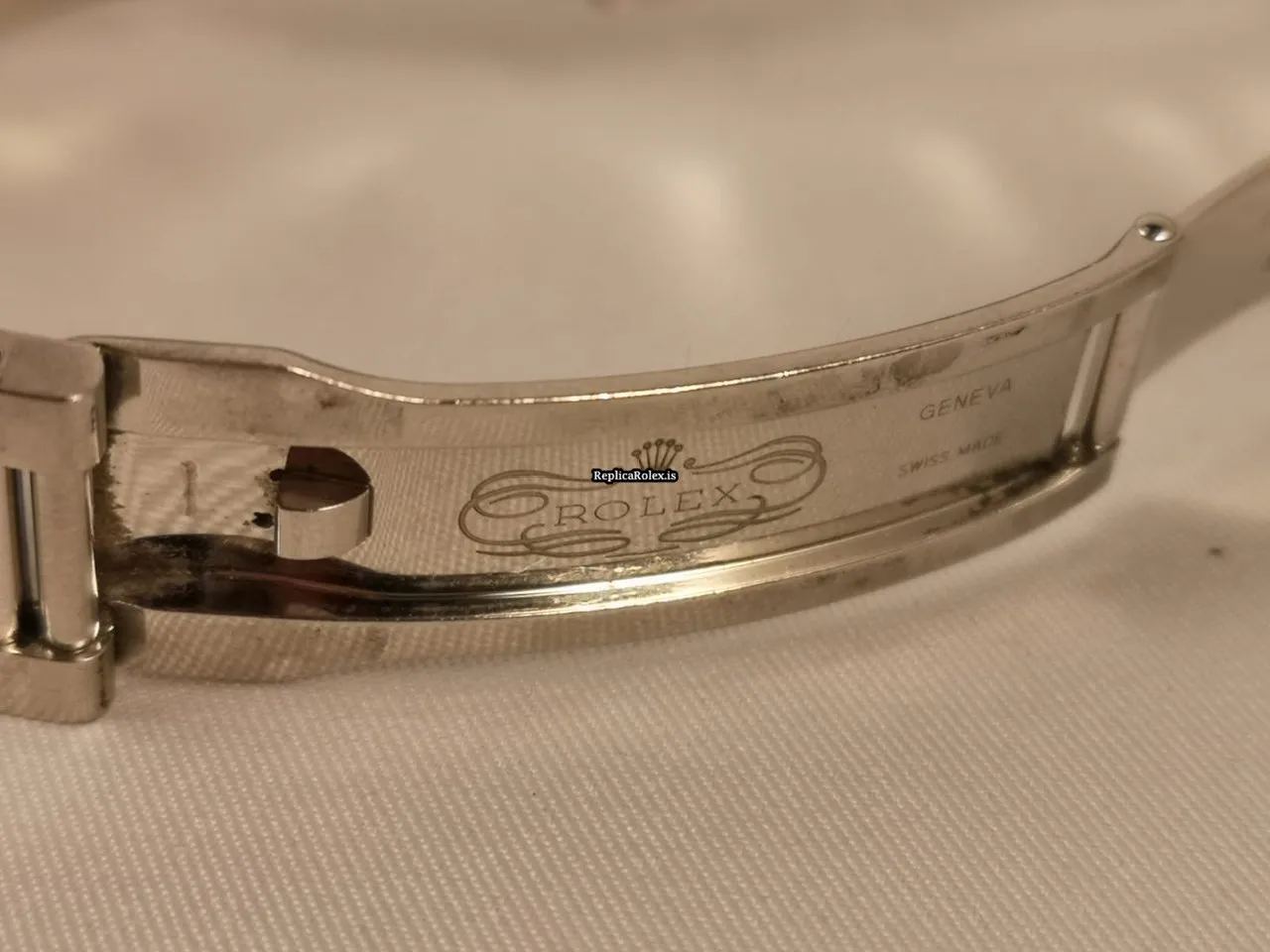 Reliable Fake Rolex Milgauss 116400gv Caliber 3131 Automatic Movement 40mm Steel Case Mens/unisex Watch - Image 12