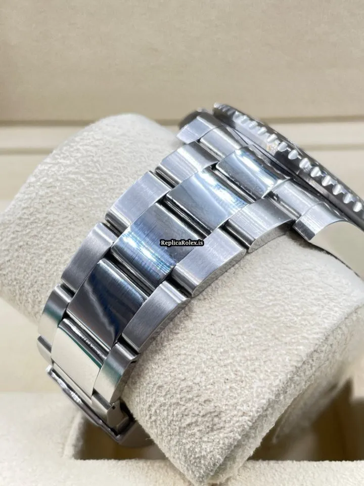 Trustworthy Replica Rolex Gmt-master II 116710ln Caliber 3186 Automatic Movement 40mm Steel Case Mens/unisex Watch - Image 5