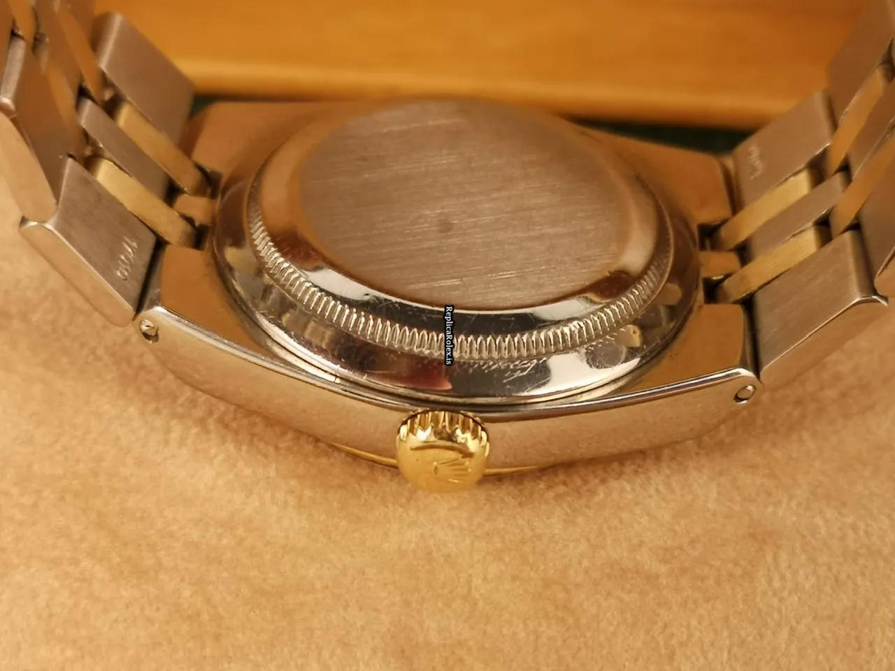 Affordable Replica Rolex Datejust Oysterquartz 17013 Caliber 5035 Quartz Movement 36x42mm Gold/steel Case Mens/unisex Watch - Image 11