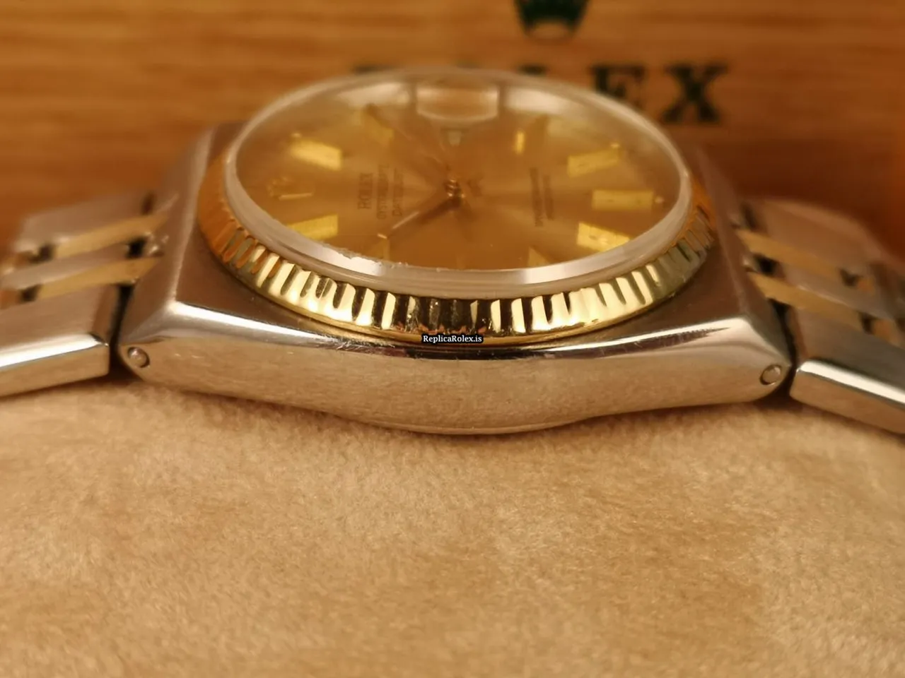 Affordable Replica Rolex Datejust Oysterquartz 17013 Caliber 5035 Quartz Movement 36x42mm Gold/steel Case Mens/unisex Watch - Image 5