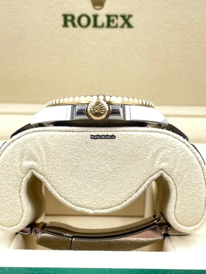 Awesome Replica Rolex Submariner Date 116613lb Caliber 3135 Automatic Movement 40mm Gold/steel Case Mens/unisex Watch - Image 6