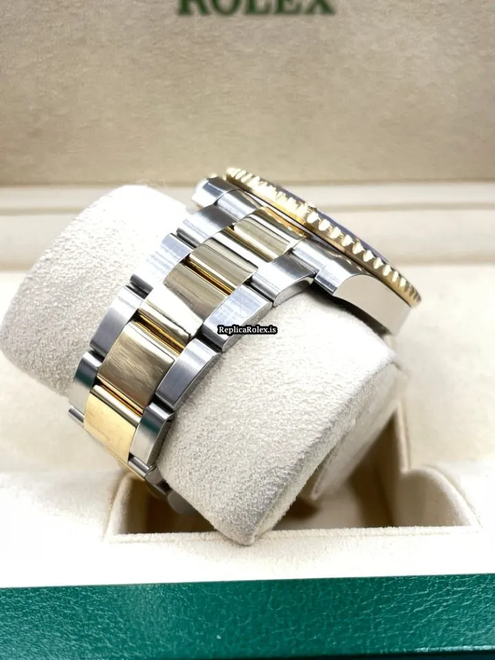 Awesome Replica Rolex Submariner Date 116613lb Caliber 3135 Automatic Movement 40mm Gold/steel Case Mens/unisex Watch - Image 8