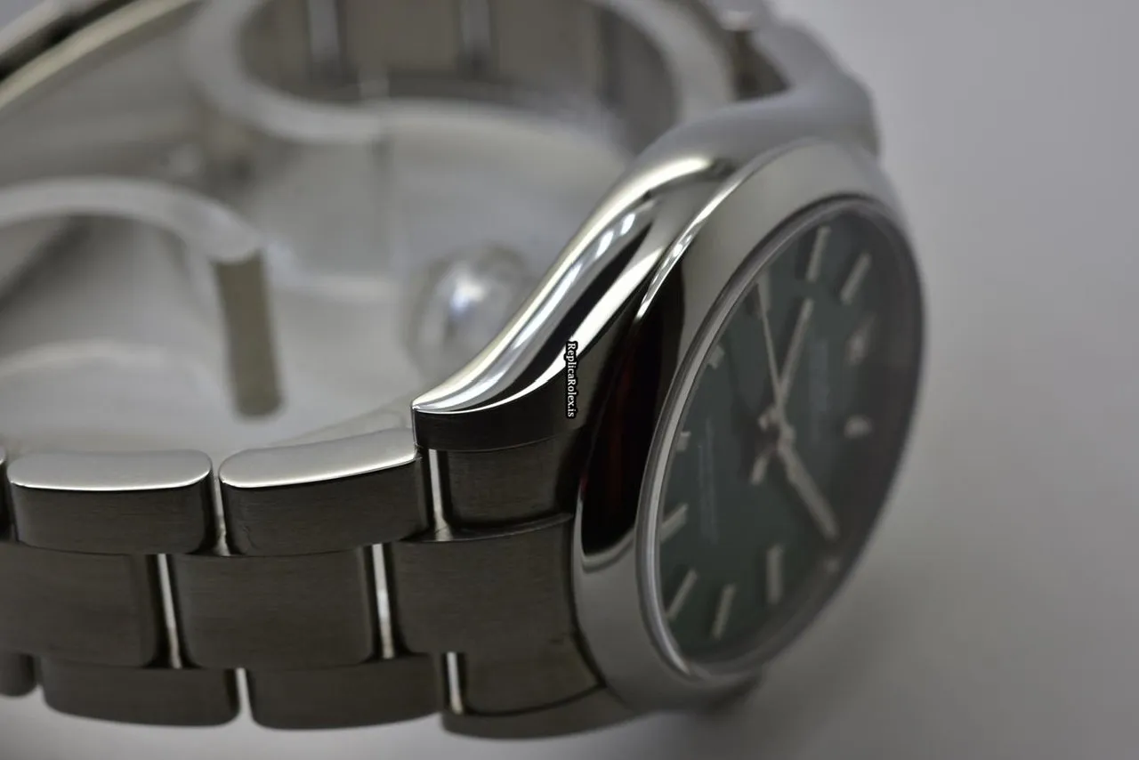 Top Replica Rolex Oyster Perpetual 31 124200 Automatic Movement 31mm Steel Case Mens/unisex Watch - Image 4