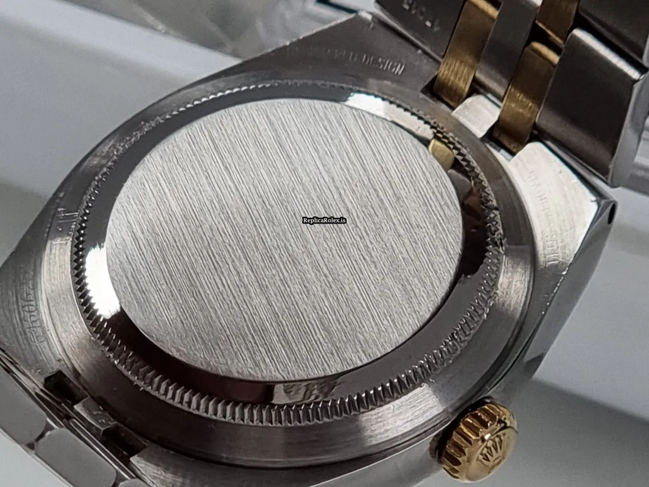 Fine Replica Rolex Datejust Oysterquartz 17013 Caliber 5035 Quartz Movement 36x42mm Gold/steel Case Mens/unisex Watch - Image 3