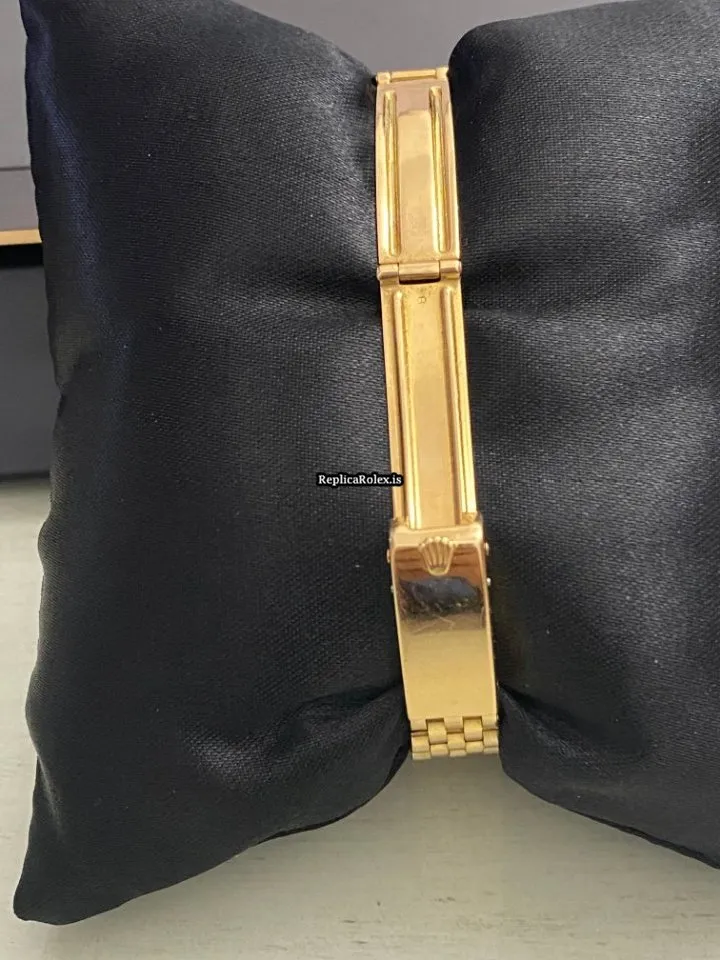 Trustworthy Replica Rolex Oyster Perpetual 26 6719 Caliber 2030 Automatic Movement 24x27mm Yellow Gold Case Womens Watch - Image 10