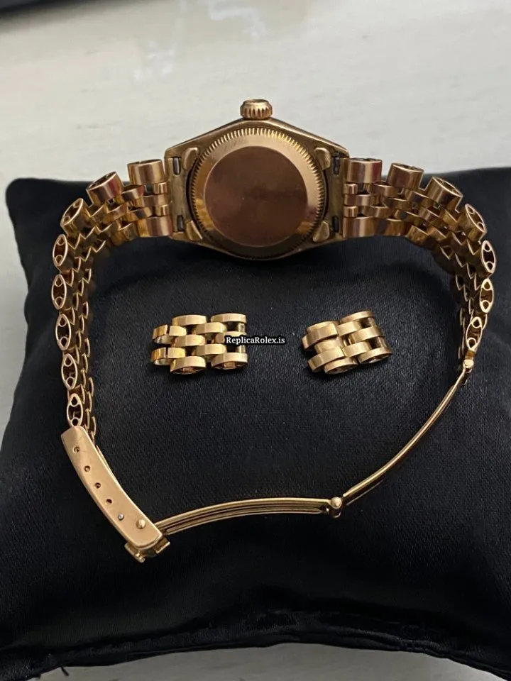 Trustworthy Replica Rolex Oyster Perpetual 26 6719 Caliber 2030 Automatic Movement 24x27mm Yellow Gold Case Womens Watch - Image 2