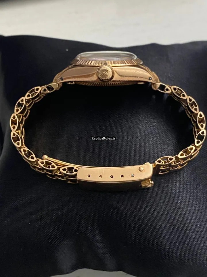 Trustworthy Replica Rolex Oyster Perpetual 26 6719 Caliber 2030 Automatic Movement 24x27mm Yellow Gold Case Womens Watch - Image 6