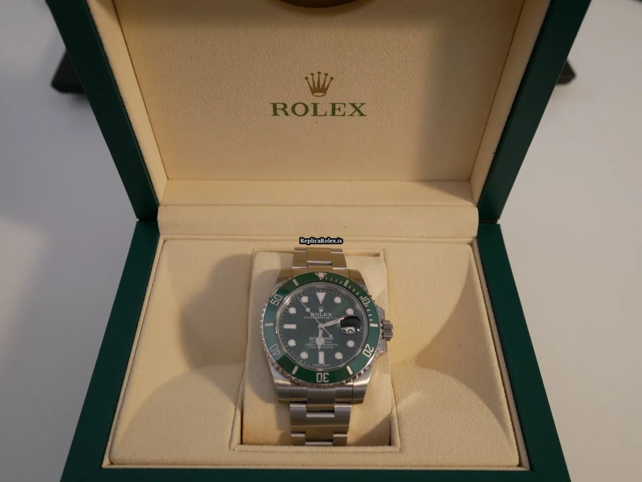Terrific Fakes Rolex Submariner Date 116610lv Caliber 3135 Automatic Movement 40mm Steel Case Mens/unisex Watch - Image 3
