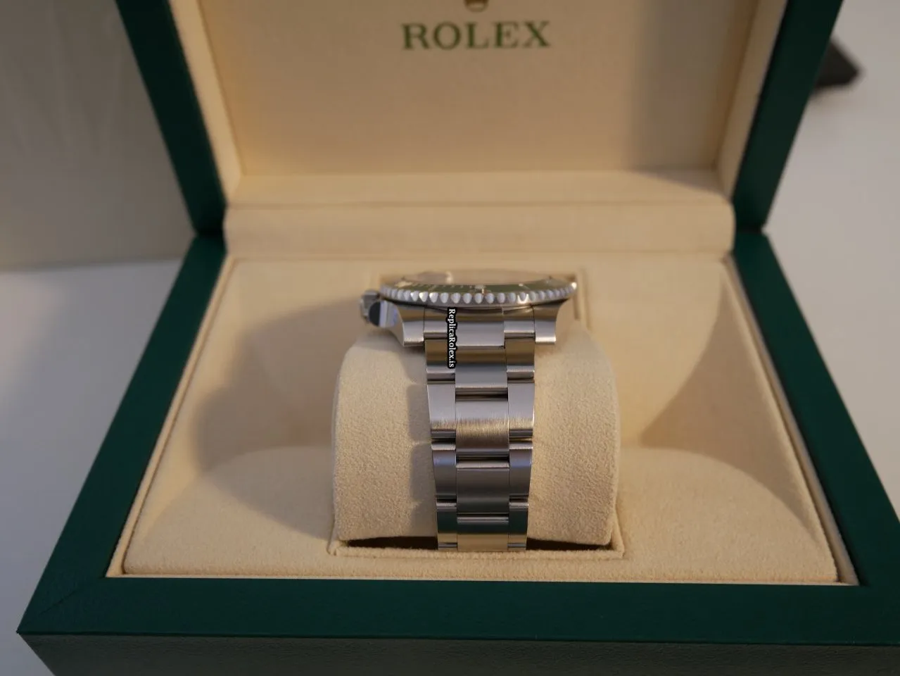 Terrific Fakes Rolex Submariner Date 116610lv Caliber 3135 Automatic Movement 40mm Steel Case Mens/unisex Watch - Image 6