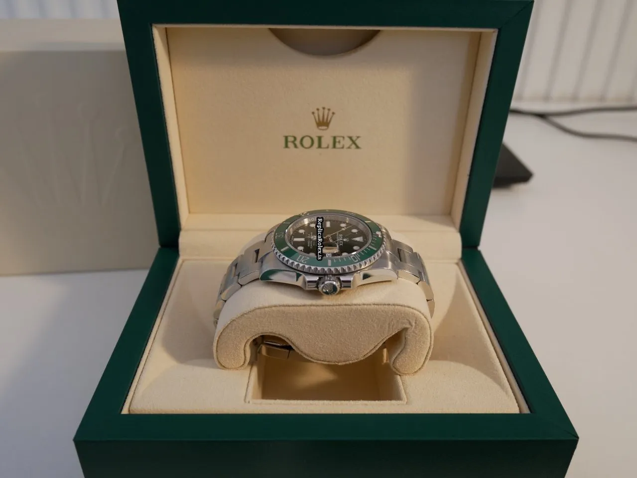 Terrific Fakes Rolex Submariner Date 116610lv Caliber 3135 Automatic Movement 40mm Steel Case Mens/unisex Watch - Image 7