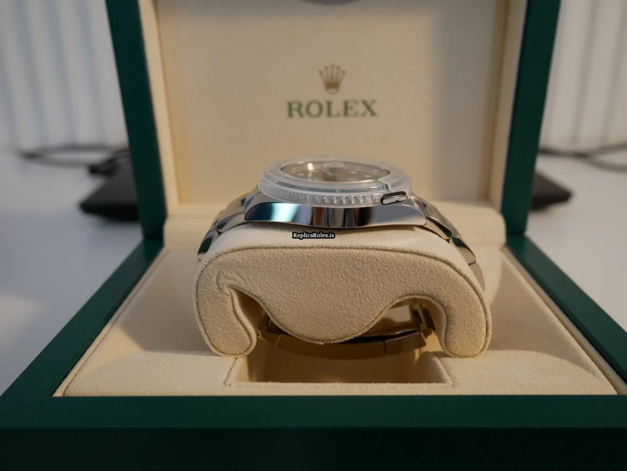 Terrific Fakes Rolex Submariner Date 116610lv Caliber 3135 Automatic Movement 40mm Steel Case Mens/unisex Watch - Image 8