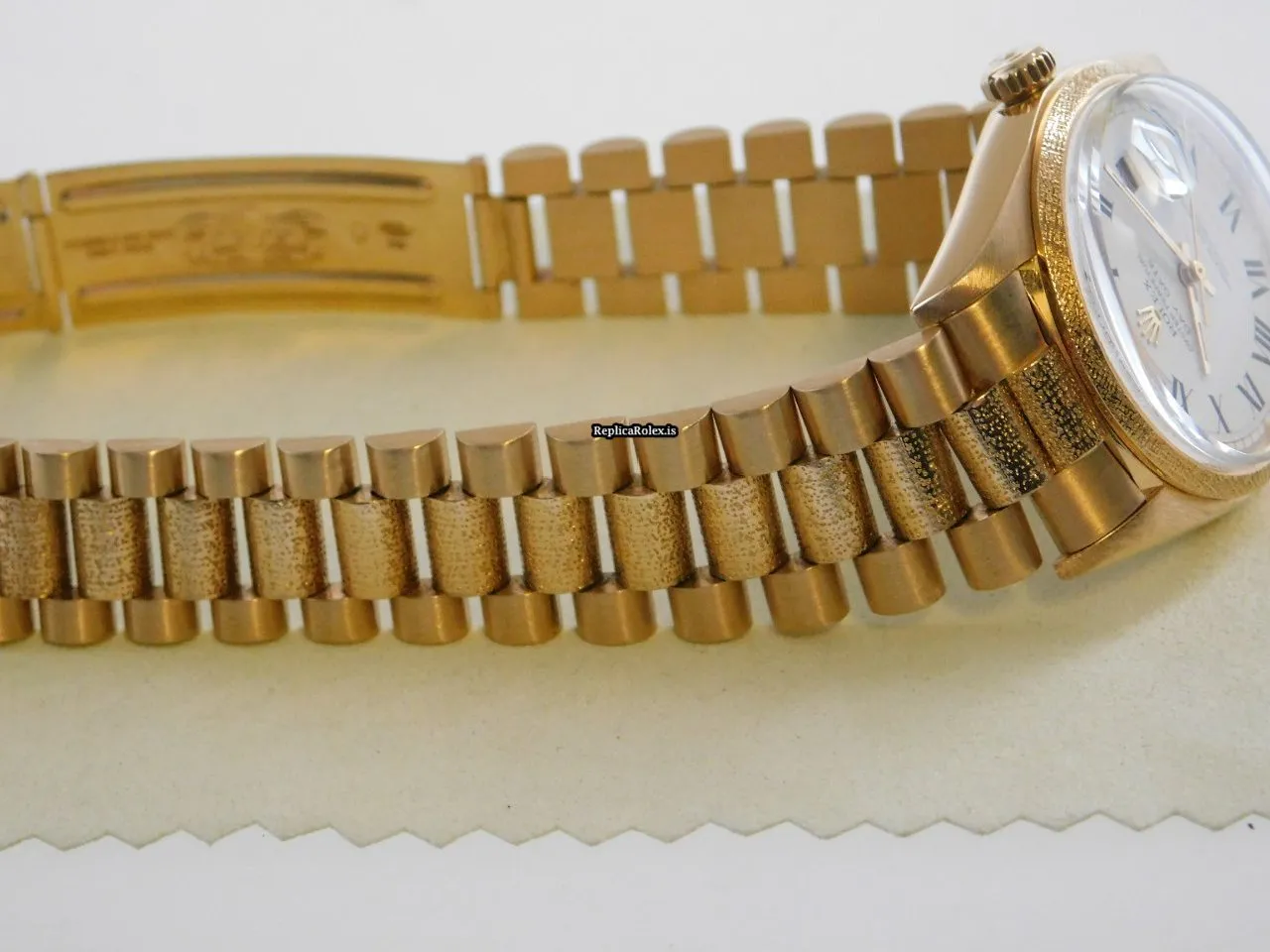 High-end Fake Rolex Day-date 1811 Caliber 1556 Automatic Movement 36x44mm Yellow Gold Case Mens/unisex Watch - Image 13