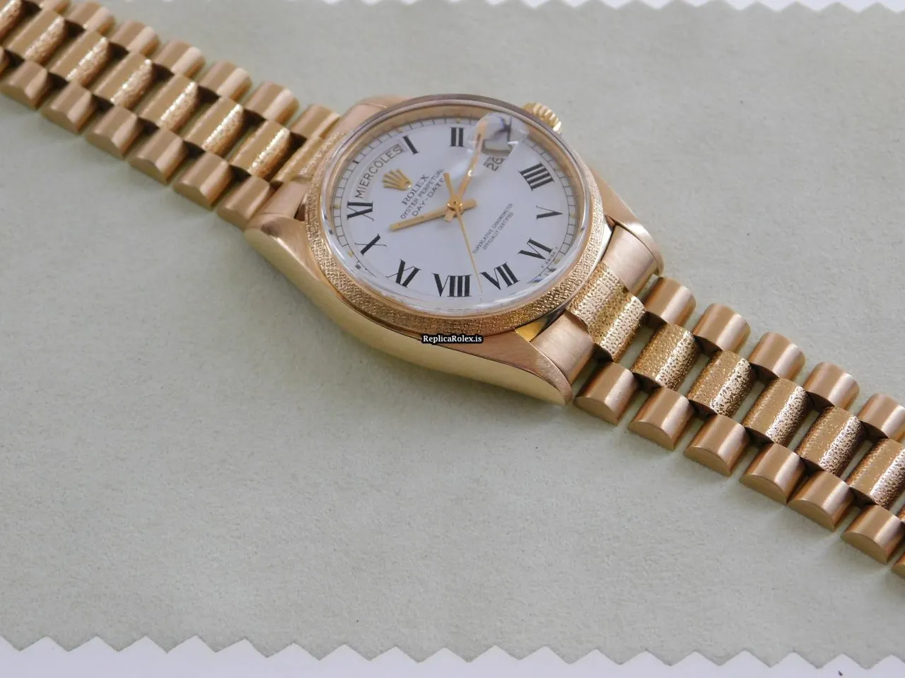 High-end Fake Rolex Day-date 1811 Caliber 1556 Automatic Movement 36x44mm Yellow Gold Case Mens/unisex Watch - Image 14