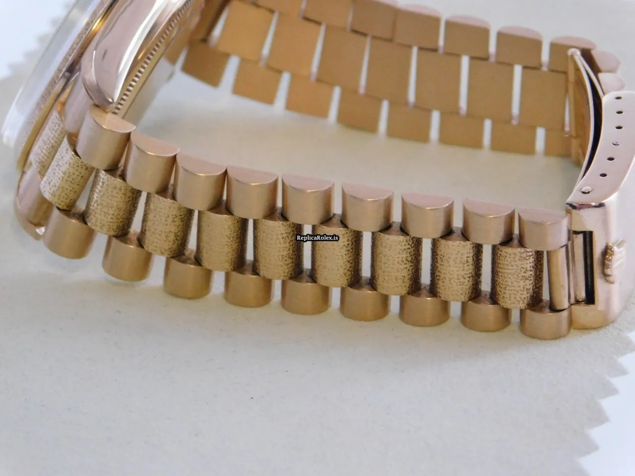 High-end Fake Rolex Day-date 1811 Caliber 1556 Automatic Movement 36x44mm Yellow Gold Case Mens/unisex Watch - Image 5