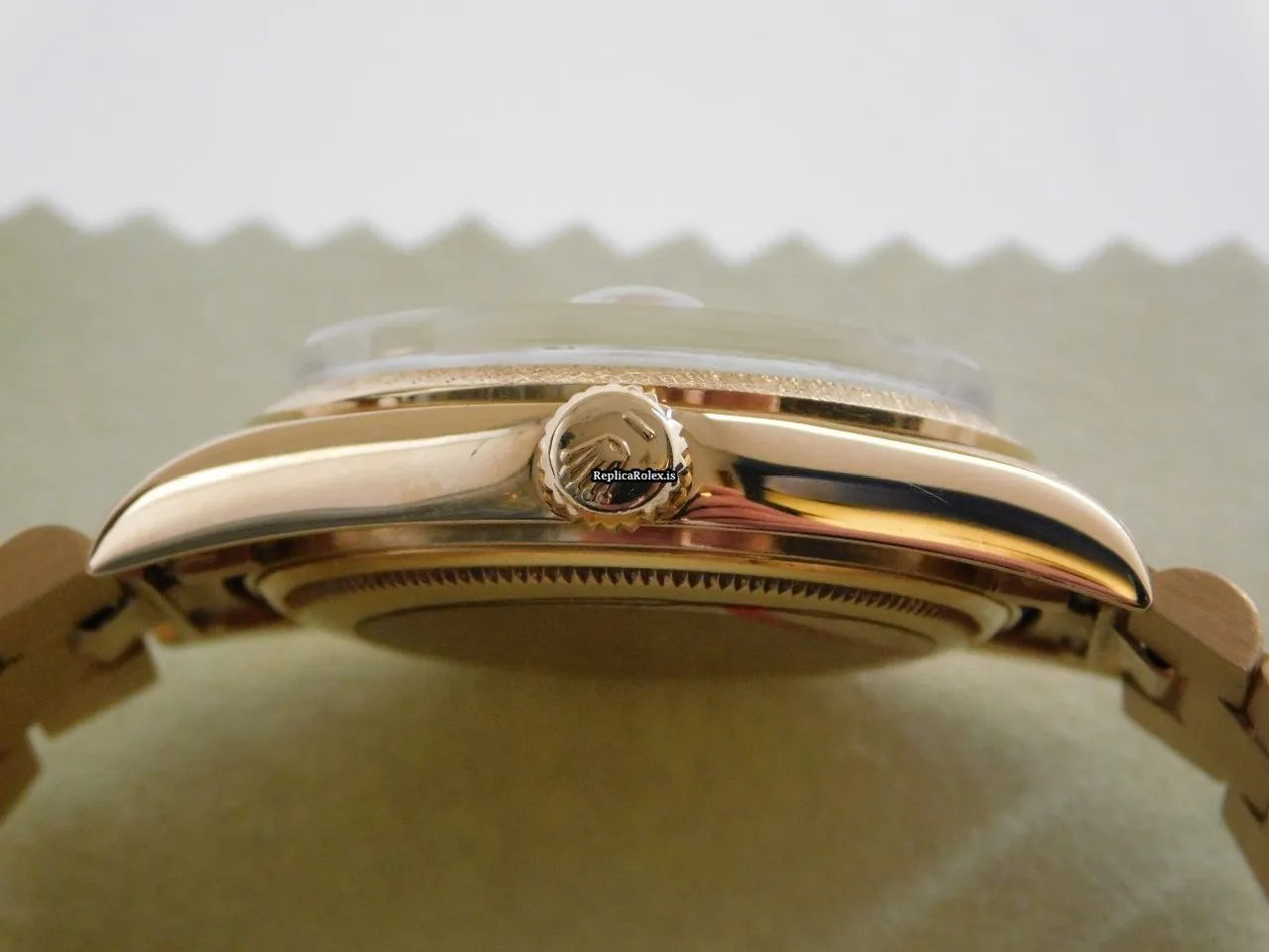 High-end Fake Rolex Day-date 1811 Caliber 1556 Automatic Movement 36x44mm Yellow Gold Case Mens/unisex Watch - Image 6