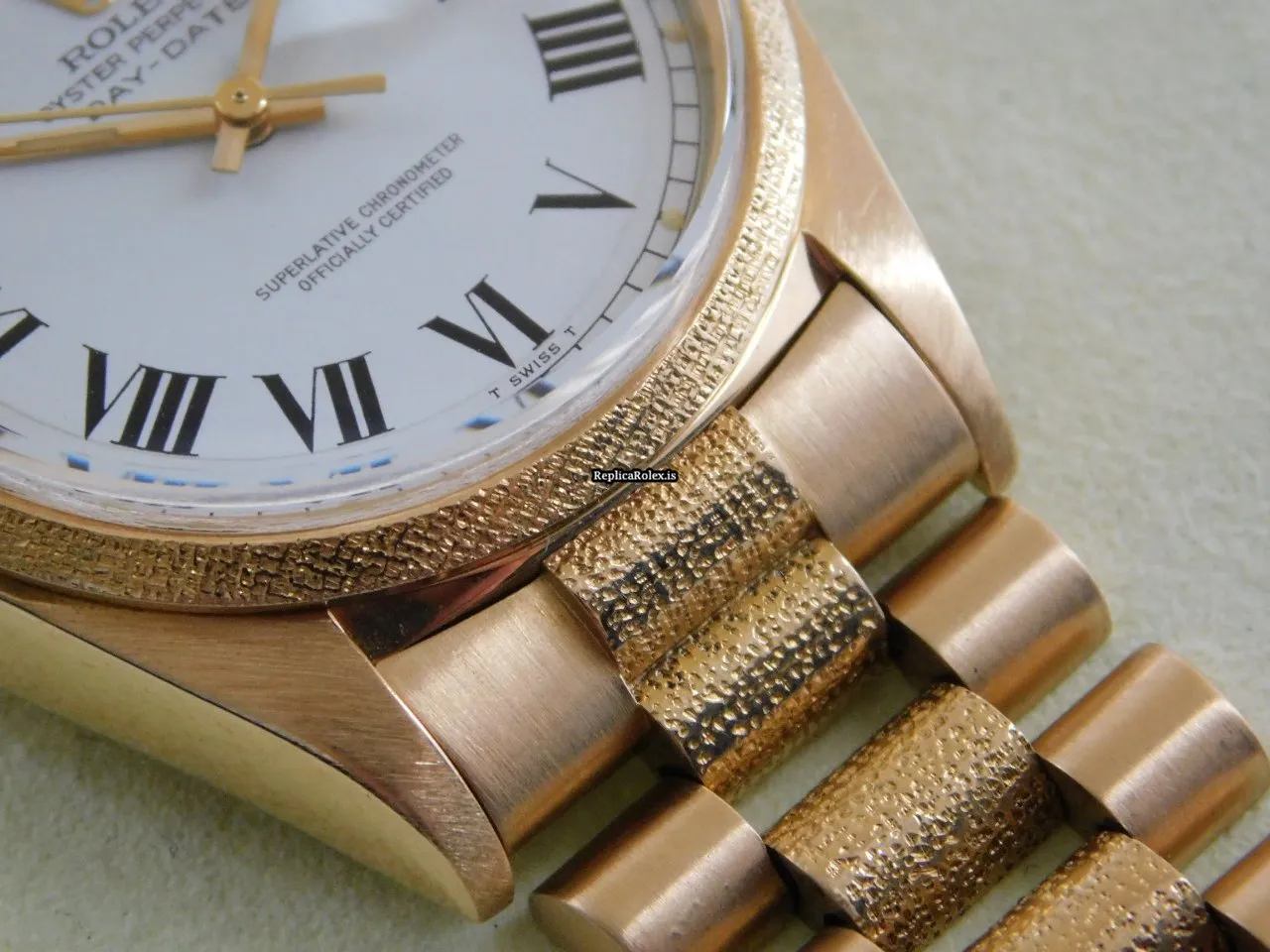 High-end Fake Rolex Day-date 1811 Caliber 1556 Automatic Movement 36x44mm Yellow Gold Case Mens/unisex Watch - Image 8