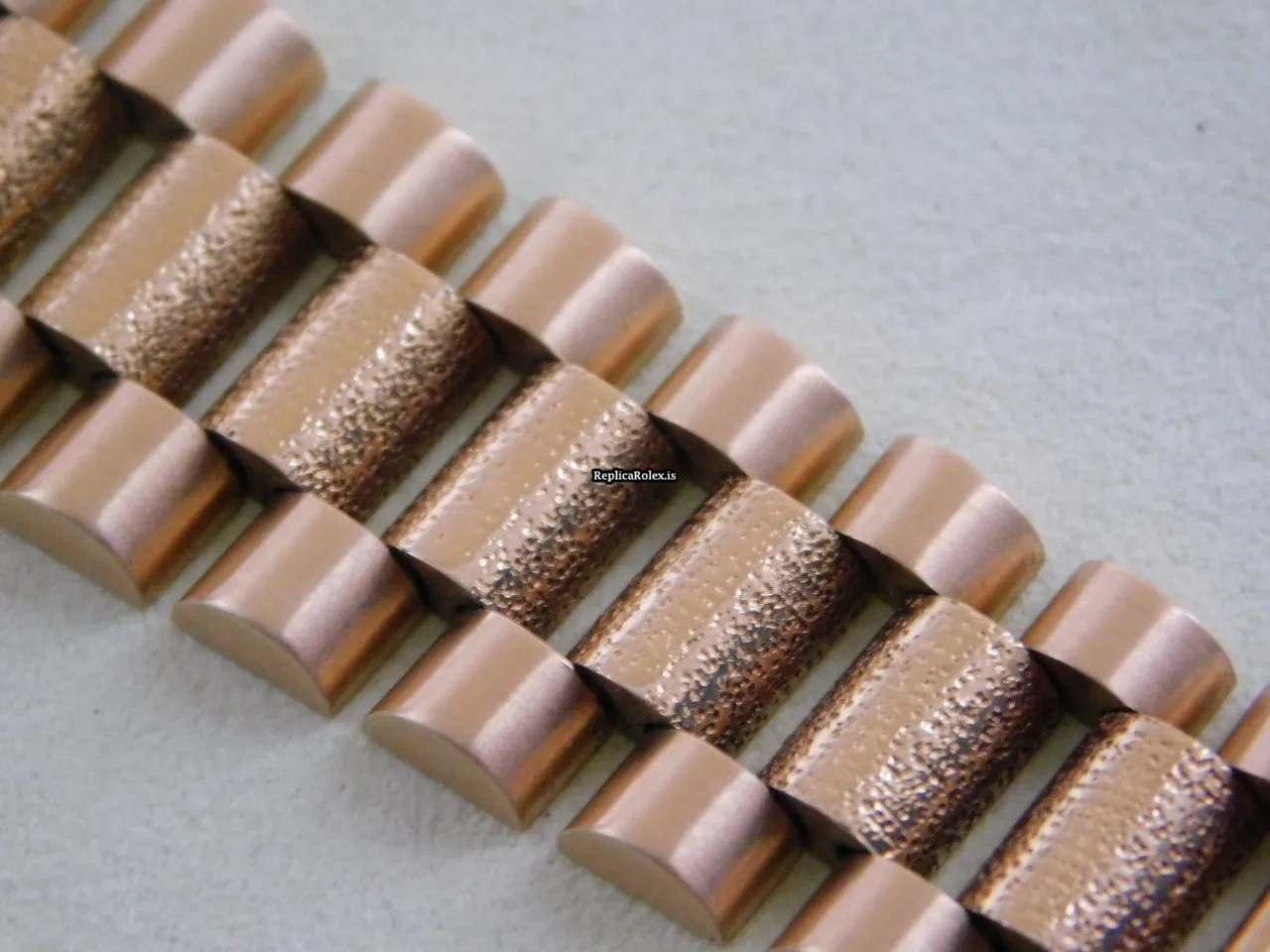 High-end Fake Rolex Day-date 1811 Caliber 1556 Automatic Movement 36x44mm Yellow Gold Case Mens/unisex Watch - Image 9